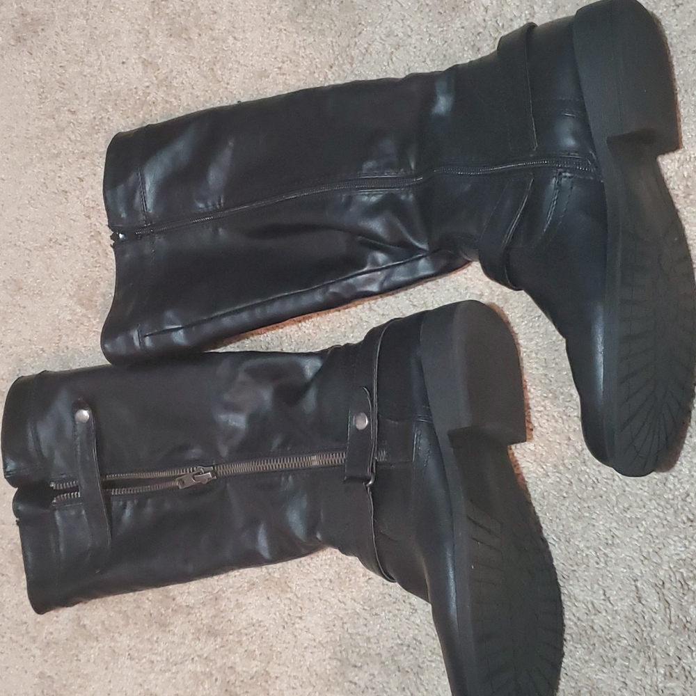 Mid calf flat boots
